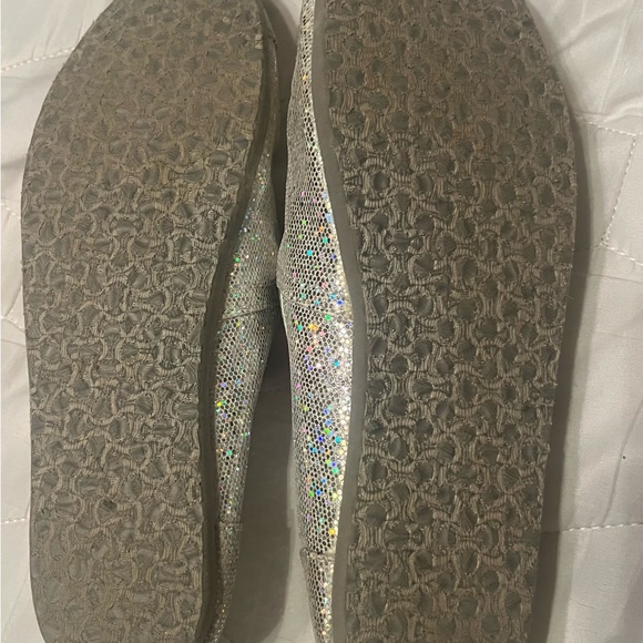 Skechers Women's Silver Glitter Flats - Picture 3 of 7